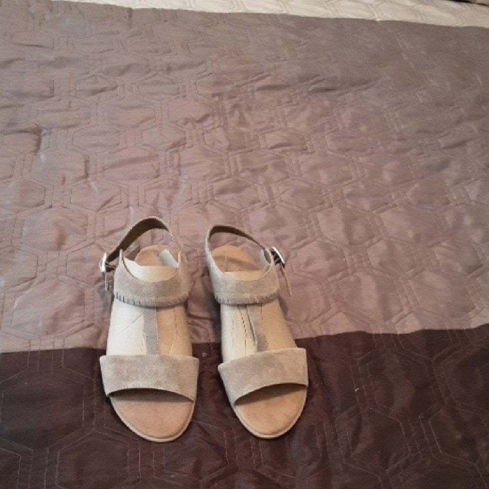 Elegant Tan Women's Sandals